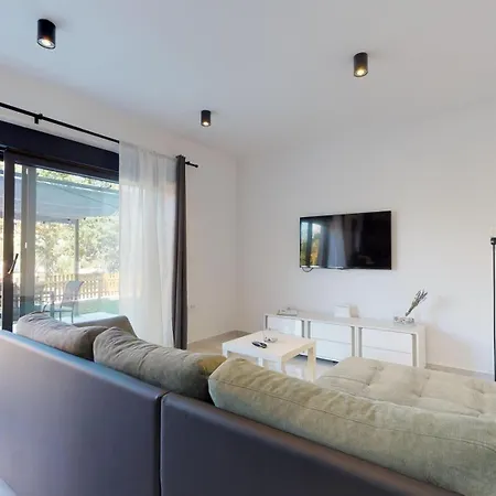 Apartment Beachfront - 2 Bedrooms - 4 Guests - Barbecue *