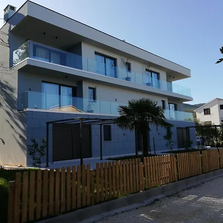 2 Bed House - Sleeps 4 - Garden - Parking - Wifi Apartamento *